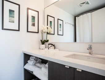 Bellamond Yorkville 2 Bedroom Apartment - The Bathroom