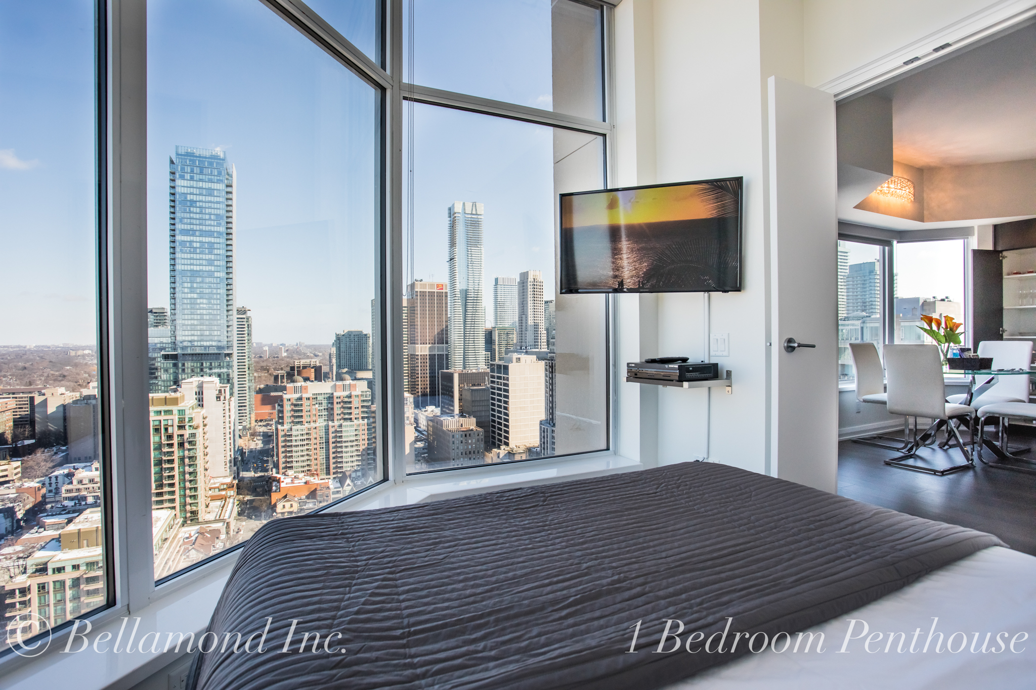 Bellamond Yorkville Penthouse Suite - Breathtaking View from the Bedroom
